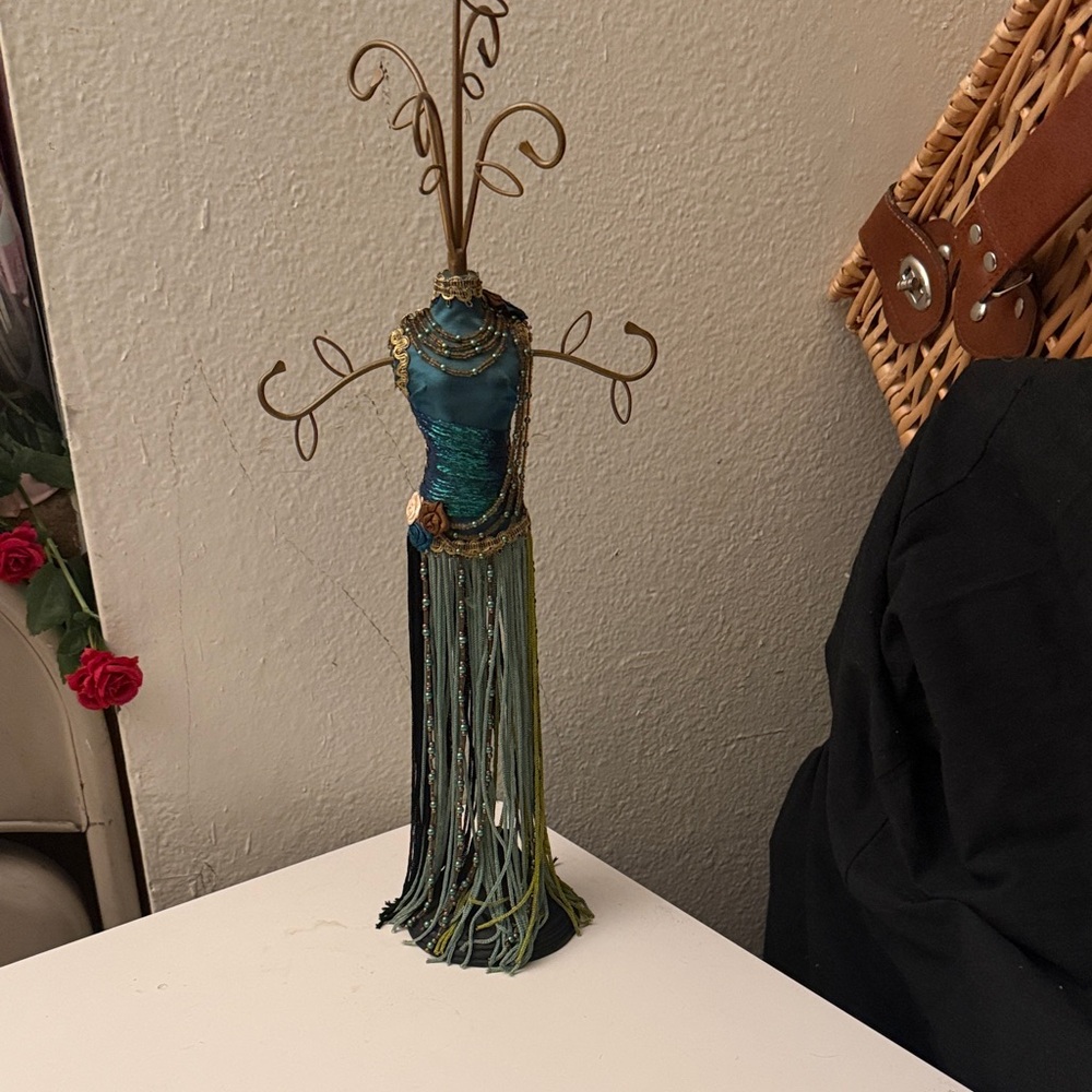 Elegant Jewelry Holder with Blue and Green Accents